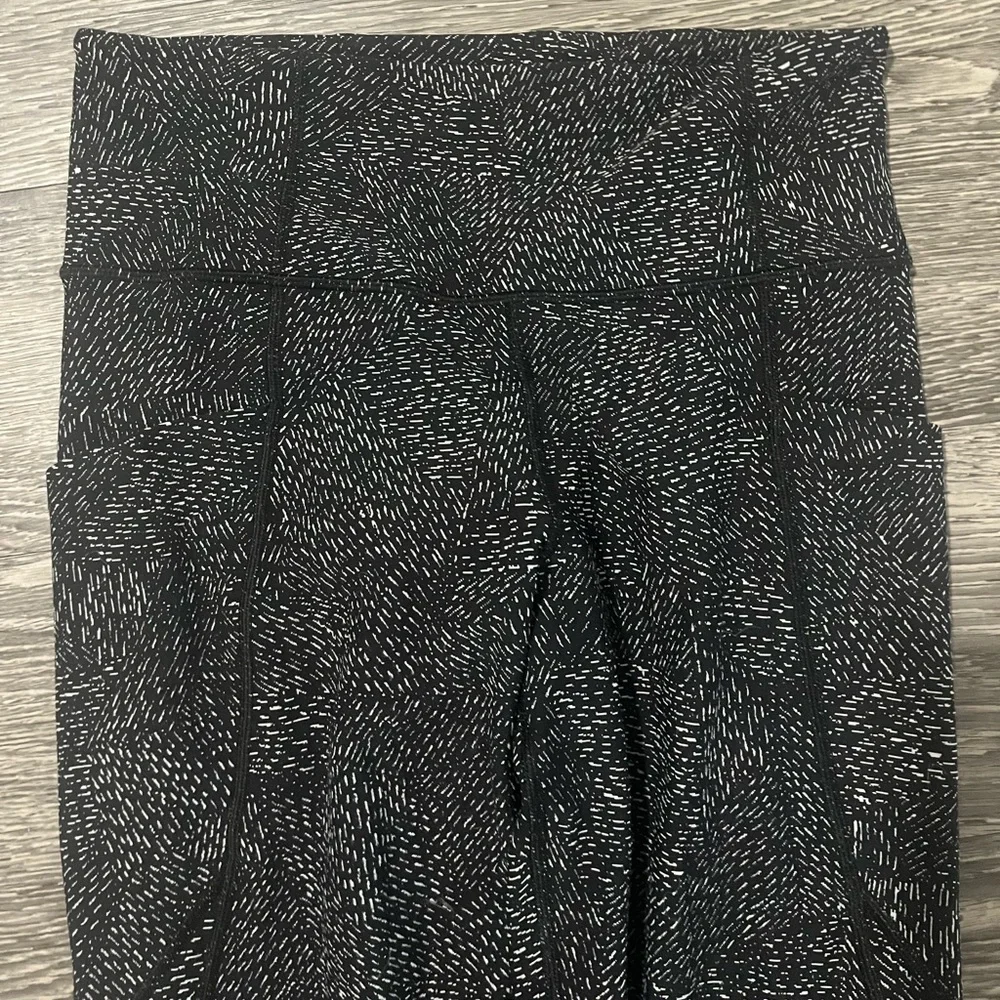 Athleta Salutation Stash Pocket Rainwater Tight leggings size small - Picture 6 of 10
